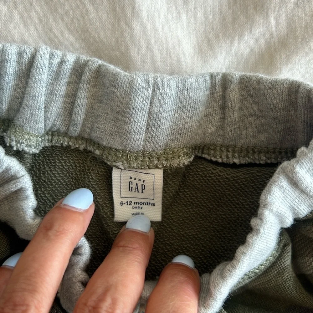 Bundle of 2 baby tees and sweats